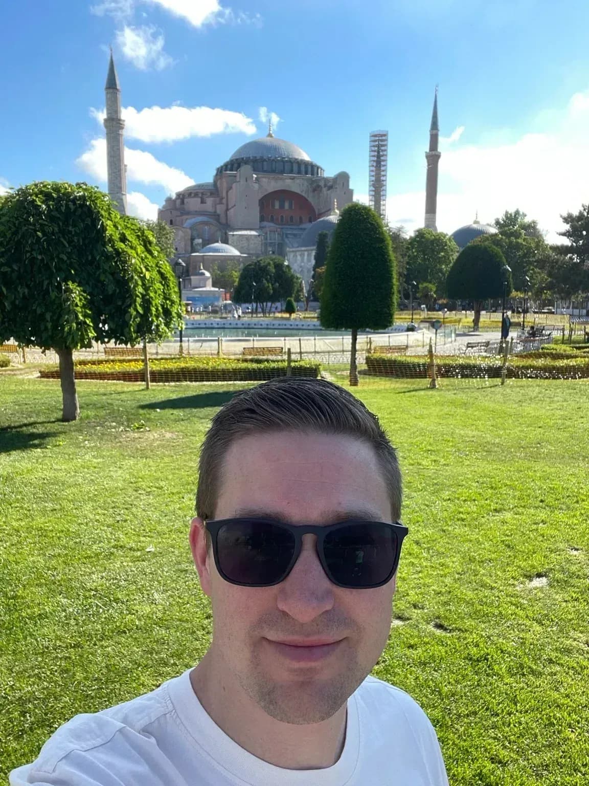 Stephan voor de Blue Mosk in Istanbul