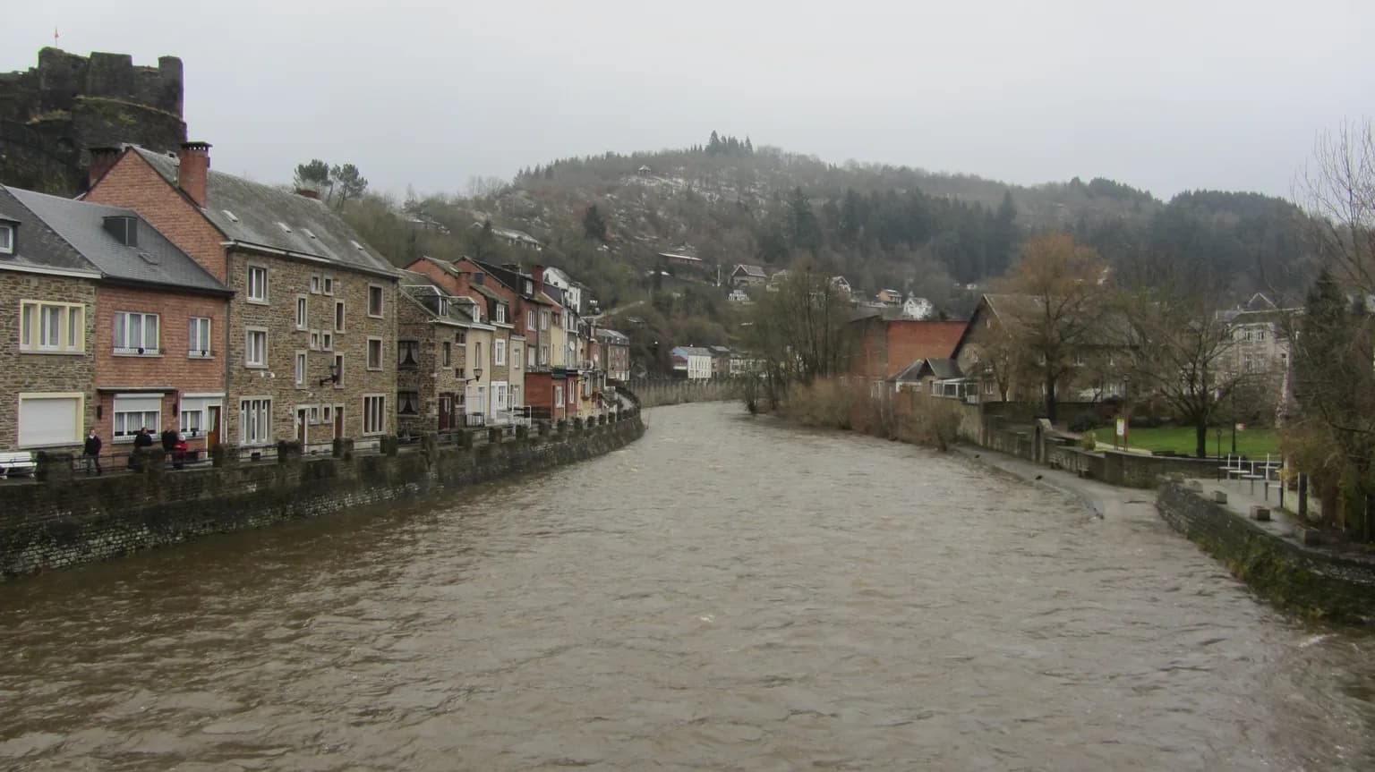 België